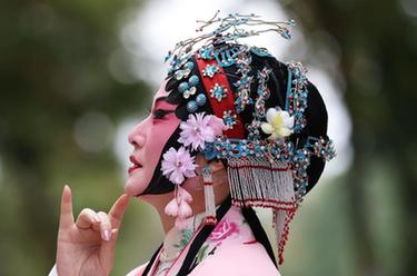 綻放街頭&mdash;&mdash;昆曲&ldquo;快閃&rdquo;巴黎