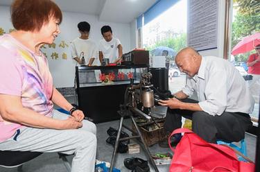 &ldquo;小修小補&rdquo;入駐社區便民小店 社區百姓享受便捷服務(wù)