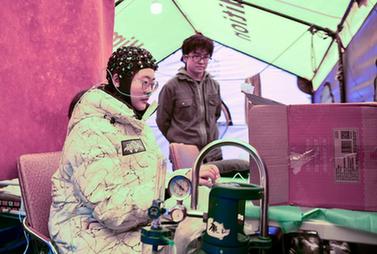 科考隊員開(kāi)展急進(jìn)高原人群健康研究