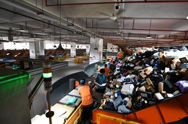 ?？冢嚎爝f企業(yè)備戰&ldquo;雙十一&rdquo;