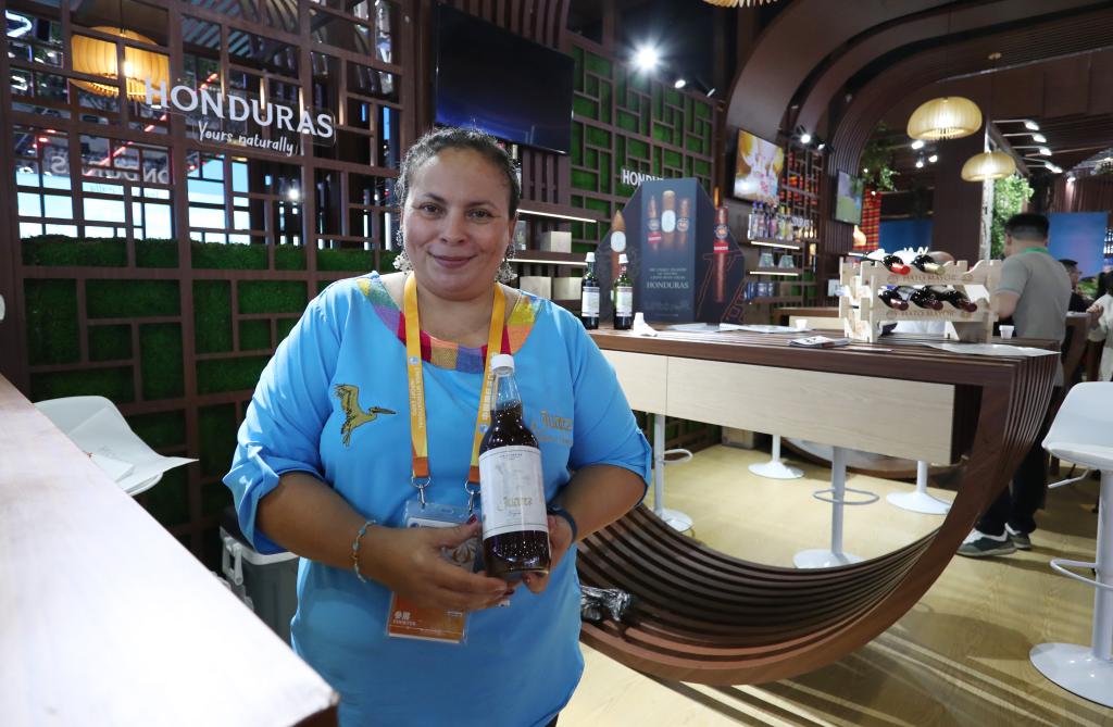 第六屆進(jìn)博會(huì )丨我在進(jìn)博會(huì )國家館等你