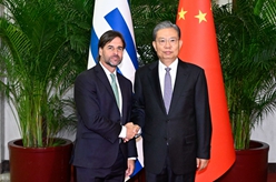 趙樂(lè )際會(huì )見(jiàn)烏拉圭總統拉卡列