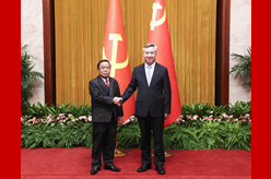 李希同老撾人革黨中央政治局委員、中央紀委書(shū)記、國家監察總署署長(cháng)坎潘舉行會(huì )談