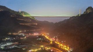 矮寨大橋通車(chē)10周年：天塹變通途，&ldquo;家庭&rdquo;連上了&ldquo;幸福&rdquo;