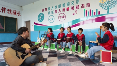 在東北鄉村，他們上演現實(shí)版&ldquo;放牛班的春天&rdquo;