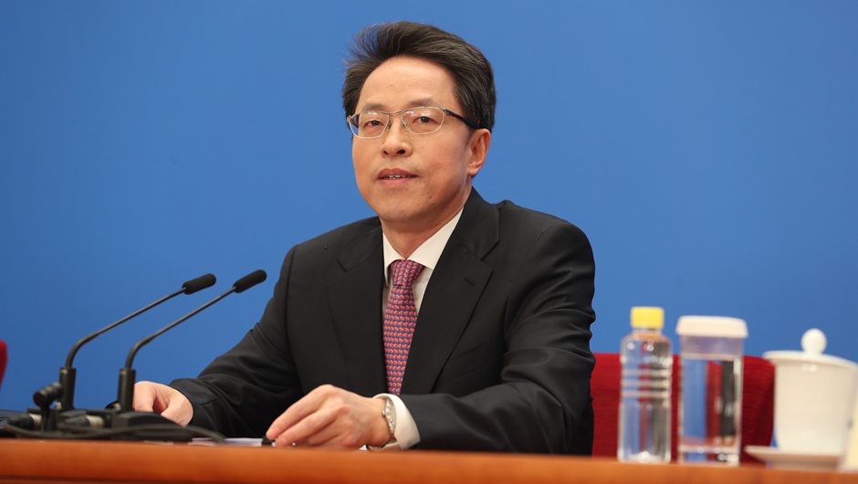 新聞發(fā)布會(huì )主持人張曉明