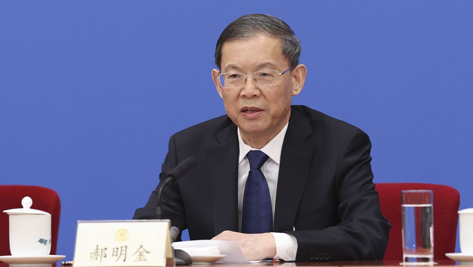 民建中央主席郝明金在記者會(huì )上