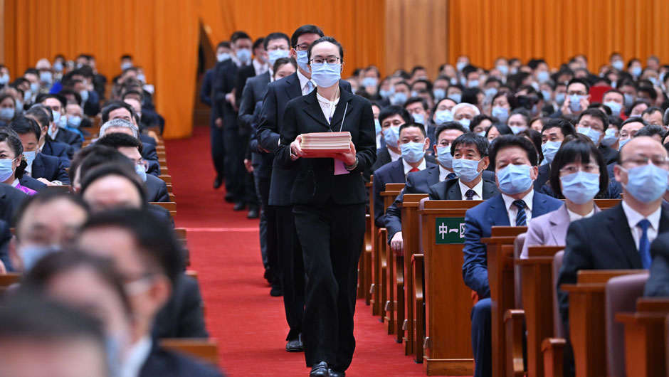 十四屆全國人大一次會(huì )議舉行第三次全體會(huì )議