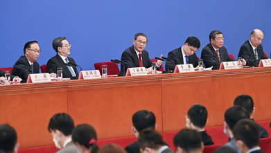 李強總理出席記者會(huì )并回答中外記者提問(wèn)