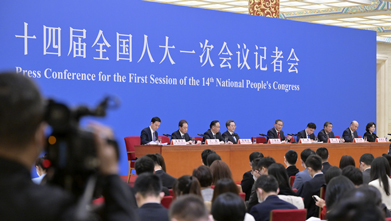 李強總理出席記者會(huì )并回答中外記者提問(wèn)