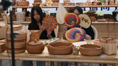 &ldquo;守藝人&rdquo;織出幸福路&mdash;&mdash;陜西漢中藤編技藝助推鄉村振興見(jiàn)聞