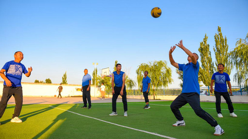 騎馬、放羊、打排球&hellip;&hellip;這些牧民的&ldquo;日常操作&rdquo;贏(yíng)了