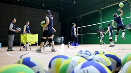 古稀之年，他用熱愛(ài)拉長(cháng)排球生涯